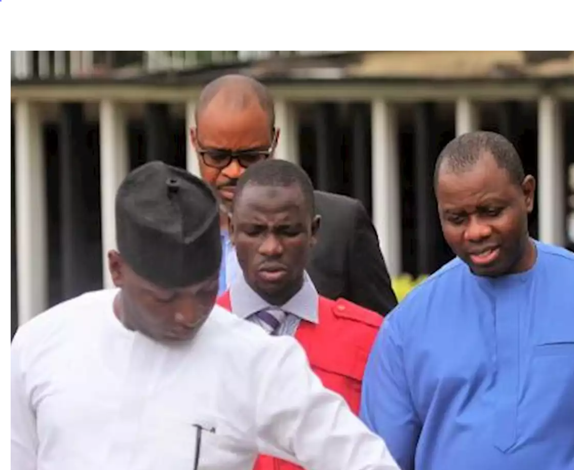 N3.5bn Paris Club Loan: Court strikes out charges against Saraki’s aides