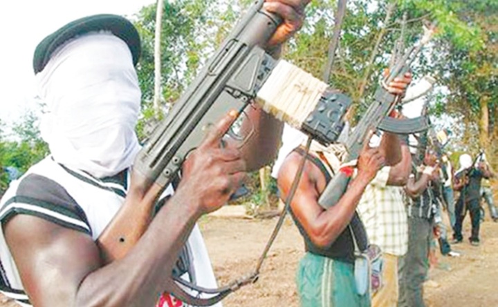 #AnambraDecides2021: Gunmen snatch ballot boxes in Onitsha