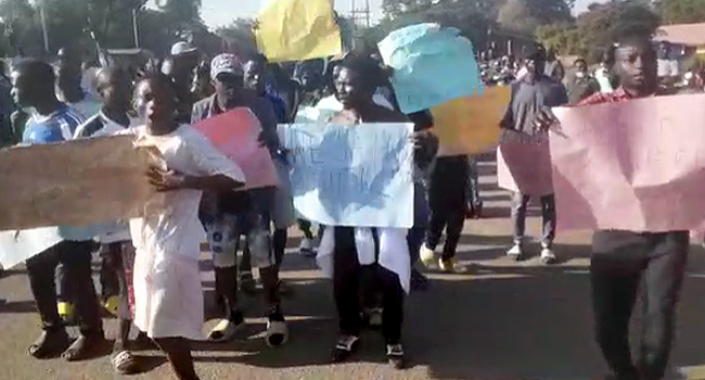 Protesters storm Plateau Assembly complex over impeachment crisis