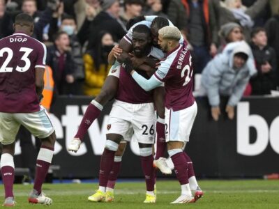 Premier League: West Ham United floors Chelsea 3-2