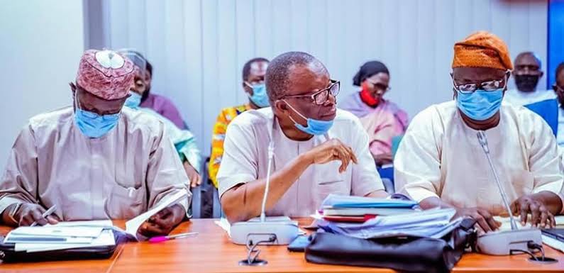 ASUU postpones decision on strike, accuses FG of blackmail