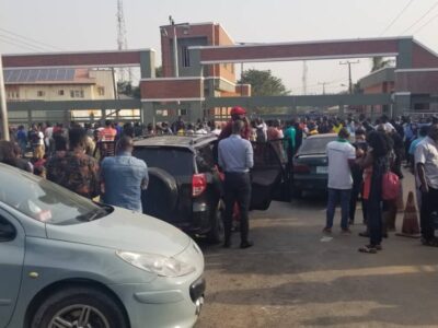 BREAKING: Magodo residents protest presence of over 50 policemen