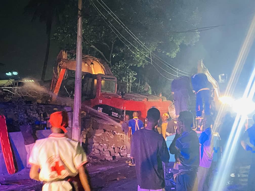 Workers trapped as building collapses in Lagos