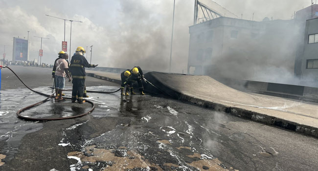 Apongbon Market Fire: Lagos Govt shuts Eko Bridge, announces alternative routes
