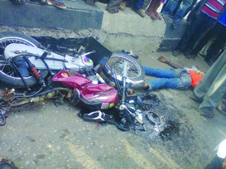 BREAKING: Violence erupts at Lagos, after Tipper crushes Okadamen to death