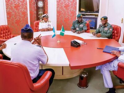 Buhari to meet with service chiefs on Tuesday