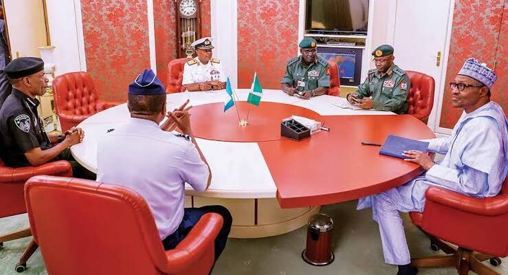 Buhari to meet with service chiefs on Tuesday