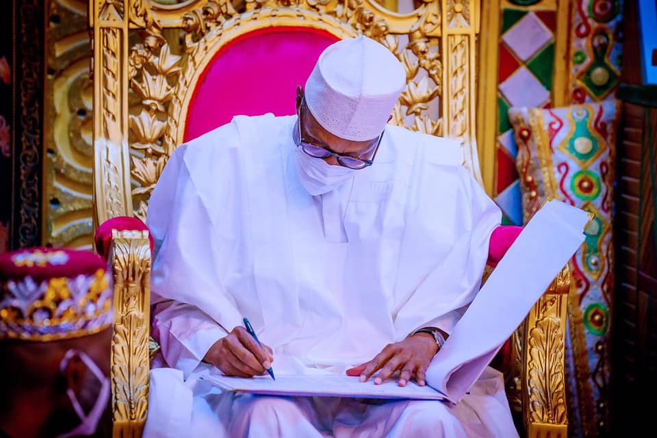 Buhari meets victims of Kano explosion, expresses sorrow