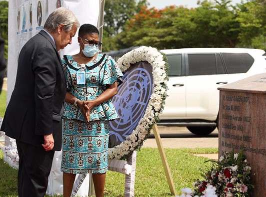 PICTORIAL: UN Secretary-General lays wreath to honour victims of UN House bombing