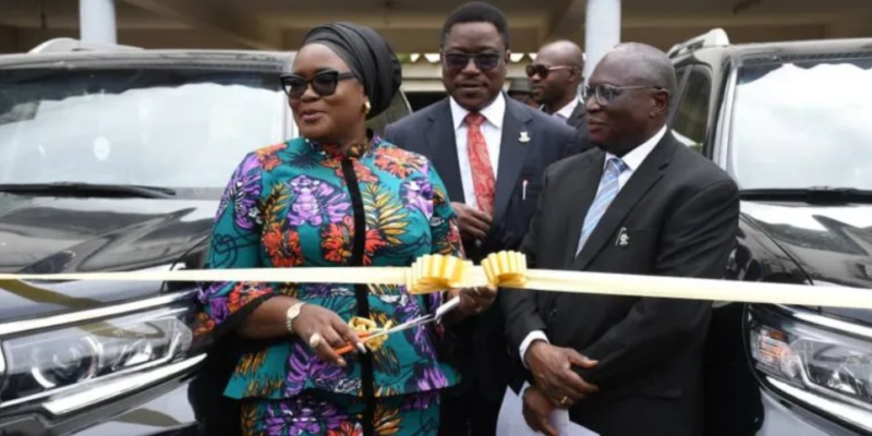 Oyo Governor, Makinde gifts 7 vehicles to judges