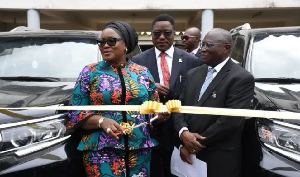 Oyo Governor, Makinde gifts 7 vehicles to judges