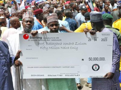 2023: CSOs present N50m cheque to Zulum for nomination form