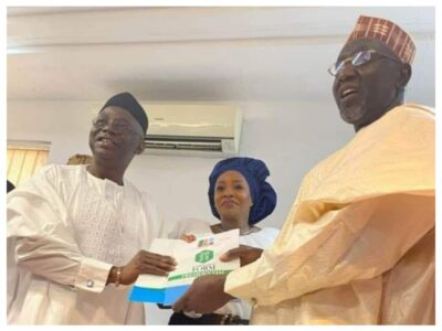 [BREAKING] 2023 Presidency: Pastor Tunde Bakare picks N100m APC nomination form