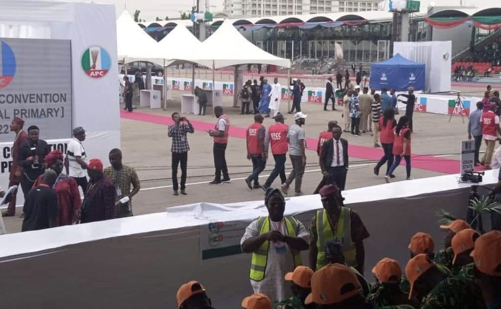 EFCC operatives storm venue of APC presidential convention