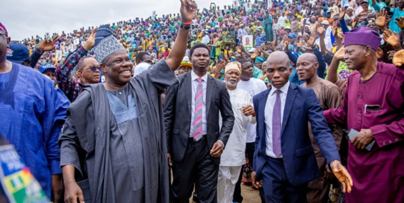 Amosun receives rousing welcome, rallies support for Tinubu in Ogun
