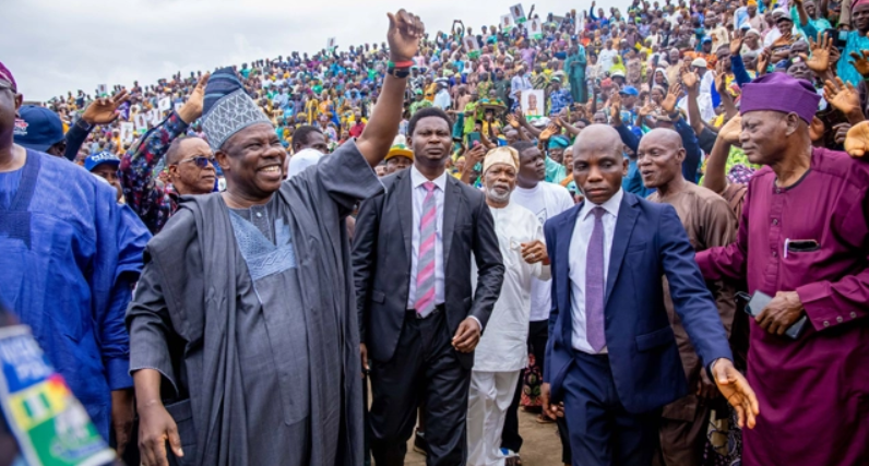 Amosun receives rousing welcome, rallies support for Tinubu in Ogun