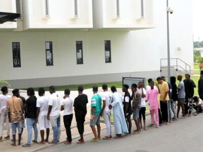 EFCC arrests 140 suspected ‘Yahoo Boys’ in Ikorodu