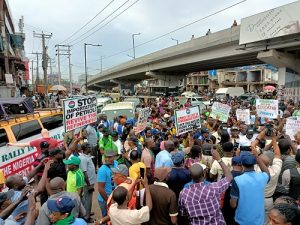 BREAKING: NLC protesters storm Sanwo-Olu’s office over ASUU strike