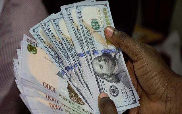 BREAKING: Naira falls to N700/$1 at black market