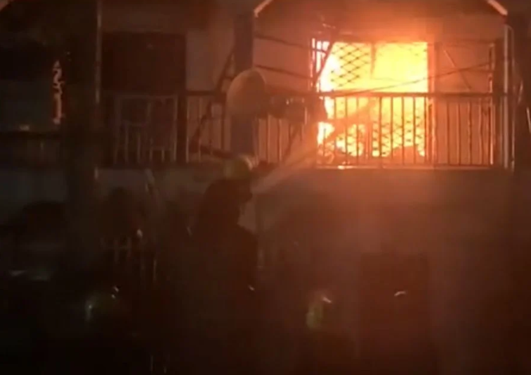 Fire guts shopping mall in Lagos