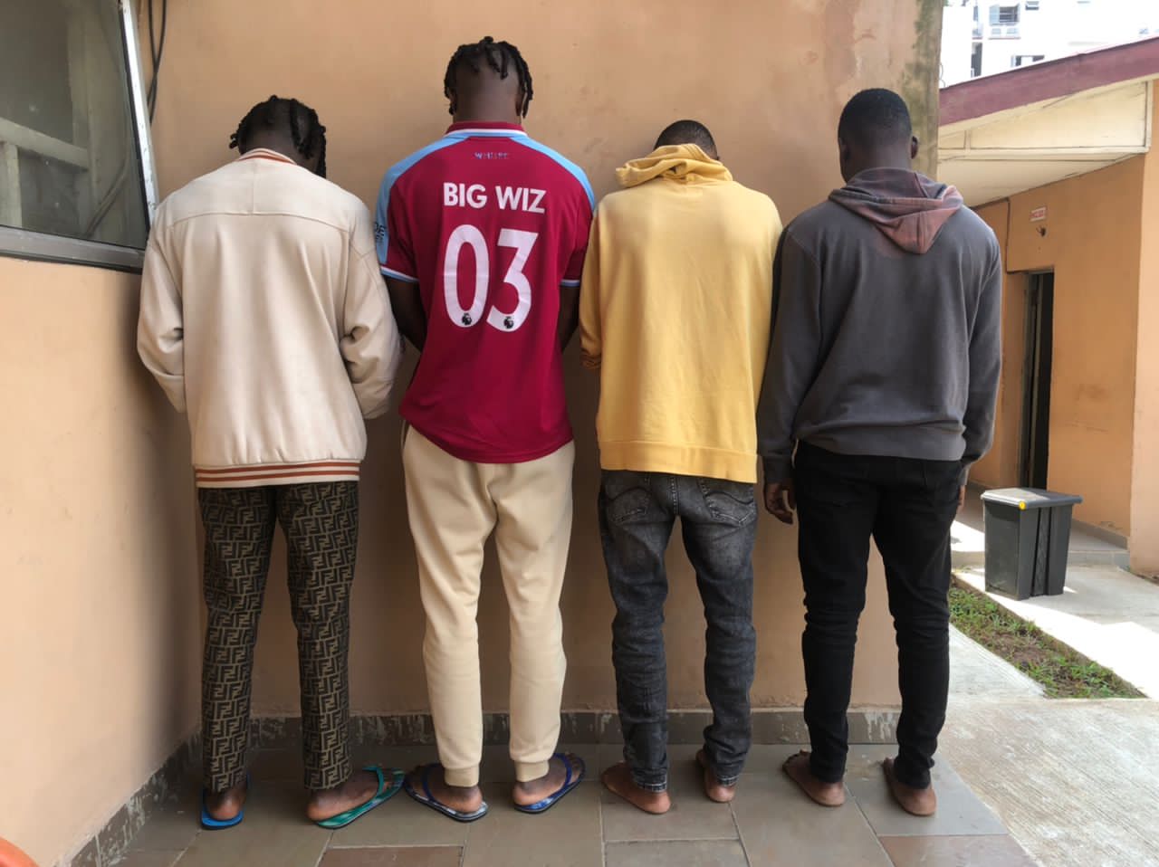 EFCC arrests brothers, 23 others for alleged internet fraud in Lagos