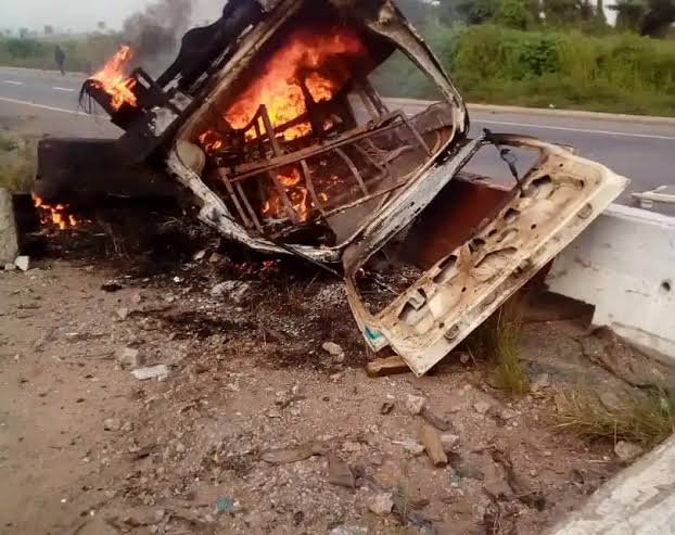 Four people burnt to death, 16 injured in Lagos-Ibadan crash