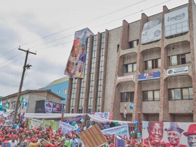 Crowd as Kwankwaso opens NNPP’s campaign office in Lagos