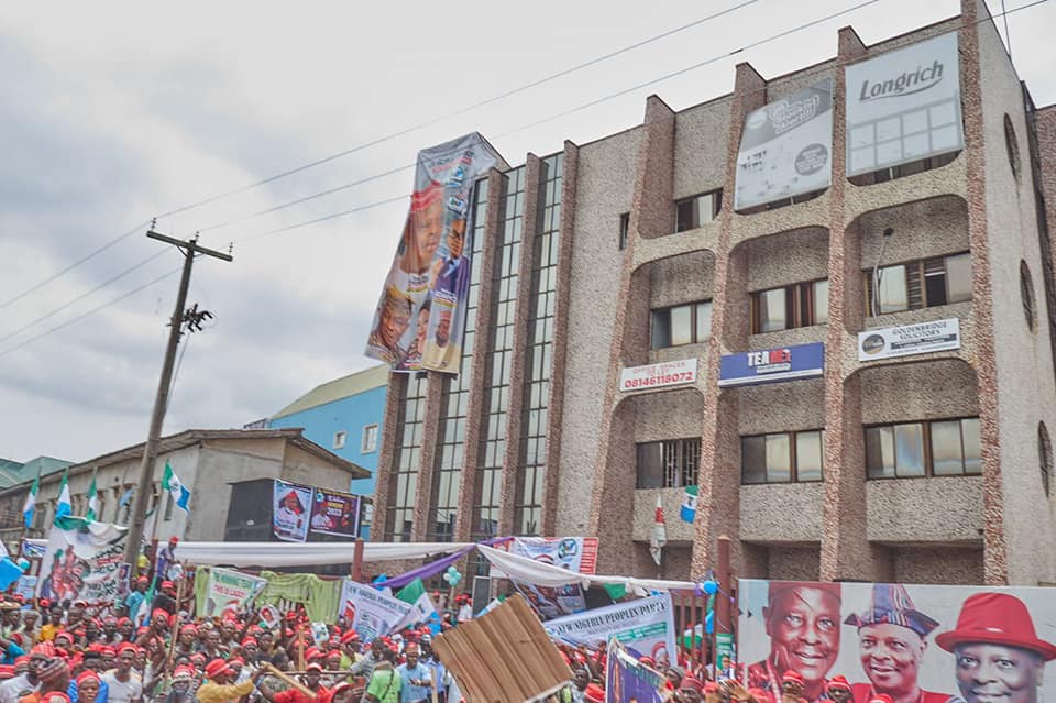 Crowd as Kwankwaso opens NNPP’s campaign office in Lagos