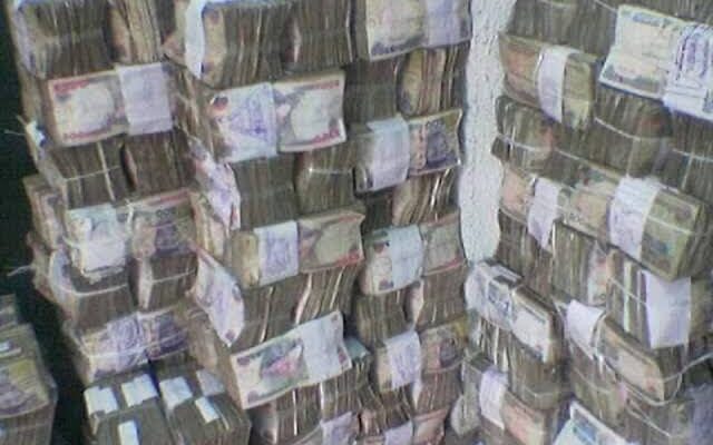 EFCC hails CBN, moves to clampdown on currency hoarders