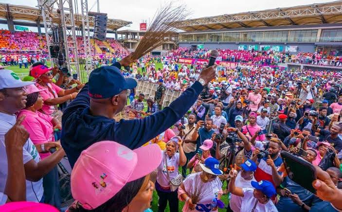Sanwo-Olu leads as APC women hold rally to support Tinubu