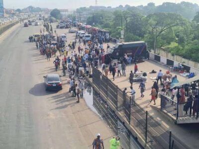 Commuters groan as Lagos commercial buses protest extortion, begin strike