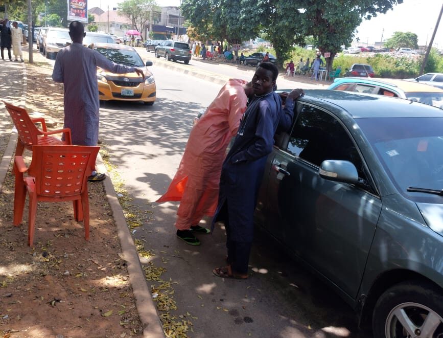 EFCC raids BDC operators in Abuja as naira continues slide against dollar