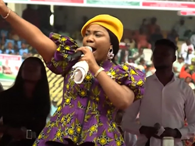 Gospel artiste, Mercy Chinwo performs at PDP rally in Akwa Ibom