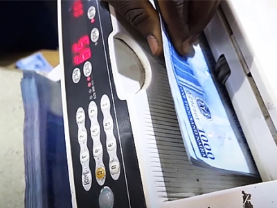 Commercial banks dispense new naira notes