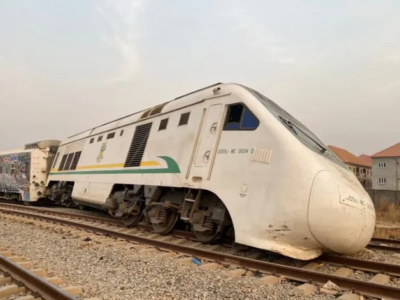Train derails in Abuja, NRC suspends services