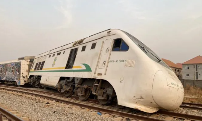 Train derails in Abuja, NRC suspends services