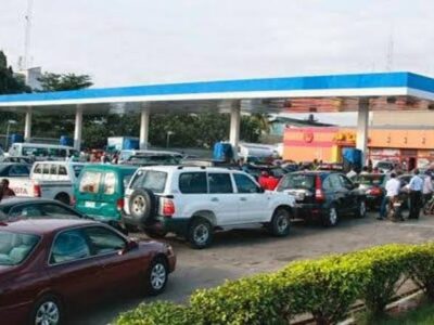 Fuel Scarcity: Lagos fixes timetable for fuel stations