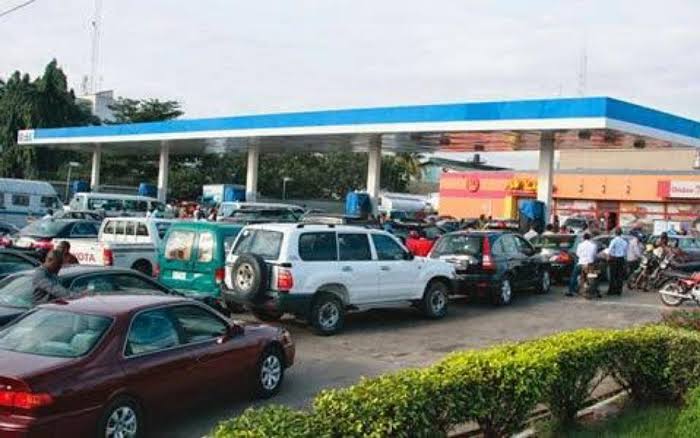 Fuel Scarcity: Lagos fixes timetable for fuel stations