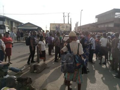 JUST IN: Protest breaks out at UI gate, soldiers arrive scene