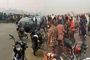 Protesters block Benin-Ore highway over naira scarcity