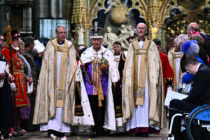 Charles III crowned King at first UK coronation i 70 Years