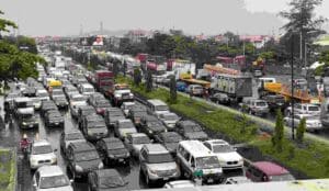 FG blames rain, gridlock for delay in completing Lagos-Ibadan Expressway