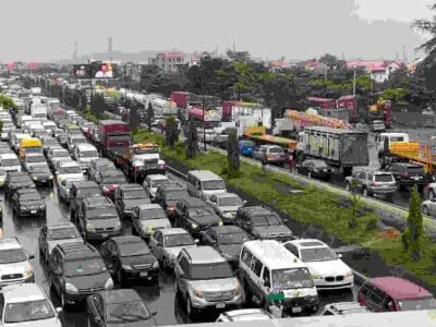 FG blames rain, gridlock for delay in completing Lagos-Ibadan Expressway