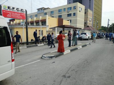 BREAKING: DSS storm EFCC Lagos office, blocks officers’ access