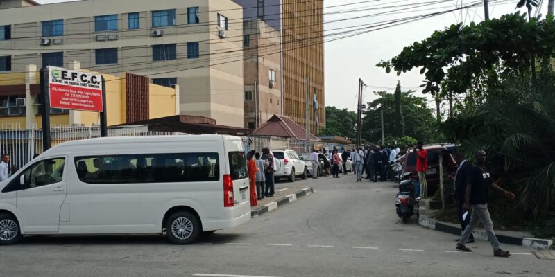 BREAKING: DSS storm EFCC Lagos office, blocks officers’ access