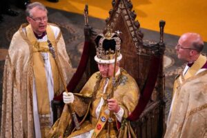 Charles III crowned King at first UK coronation i 70 Years