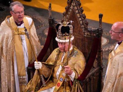 Charles III crowned King at first UK coronation i 70 Years