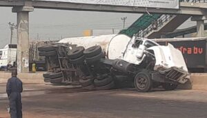 Fuel-laden tanker crashes, grounds Lagos-Ibadan Expressway traffic
