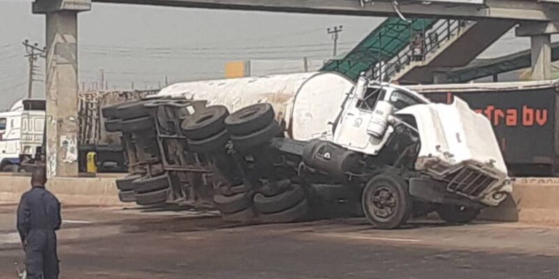 Fuel-laden tanker crashes, grounds Lagos-Ibadan Expressway traffic