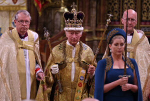 Charles III crowned King at first UK coronation i 70 Years